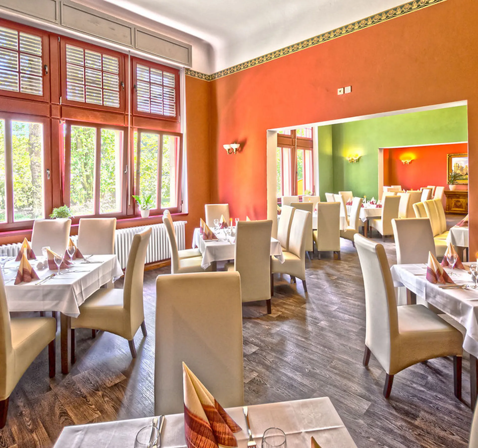 Restaurant & Café